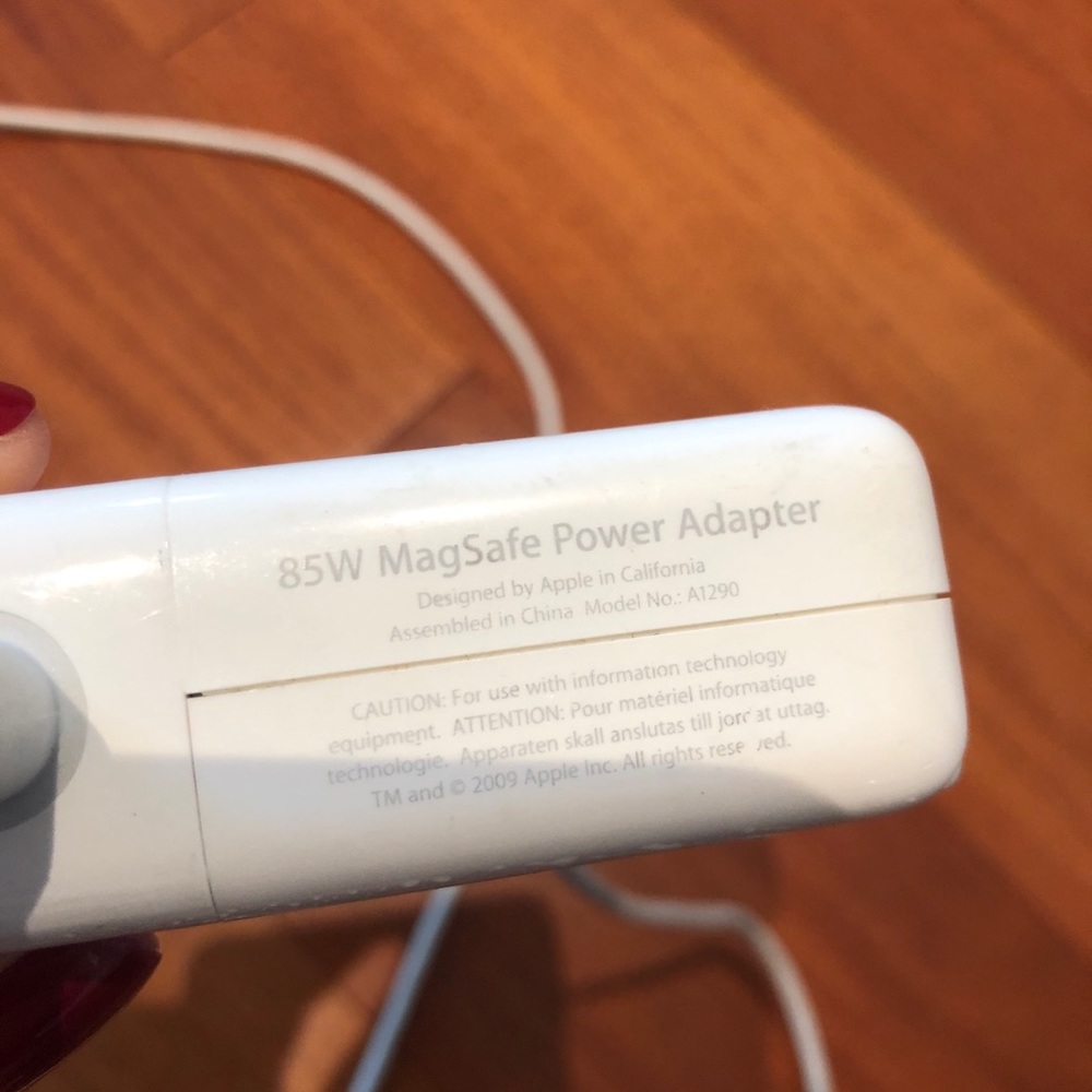 Apple 85w MagSafe 2 power adapter - Picture 2 of 4
